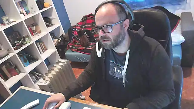 Snapshot of ravingr4d4 chatting on 03.21.25 ravingr4d4 online show from 03.21.25