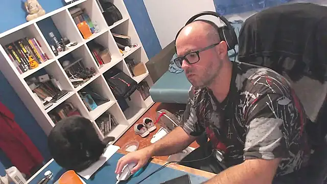 Snapshot of ravingr4d4 chatting on 09.10.25 ravingr4d4 online show from 09.10.25
