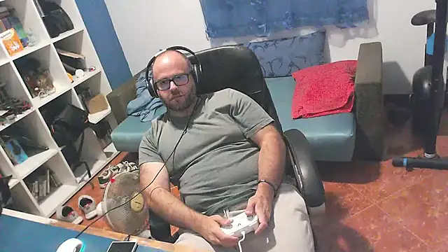 ravingr4d4 online show from 09.18.25