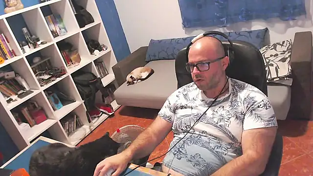 ravingr4d4 online show from 10.11.25