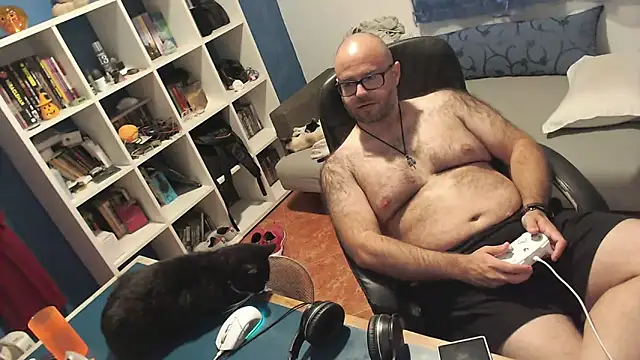 ravingr4d4 online show from 10.14.25