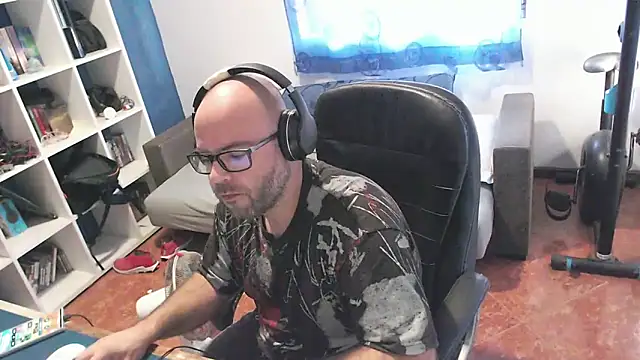 ravingr4d4 online show from 10.17.25