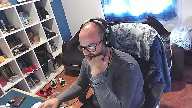 ravingr4d4 online show from 10.29.25