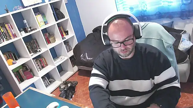 ravingr4d4 online show from 11.10.25