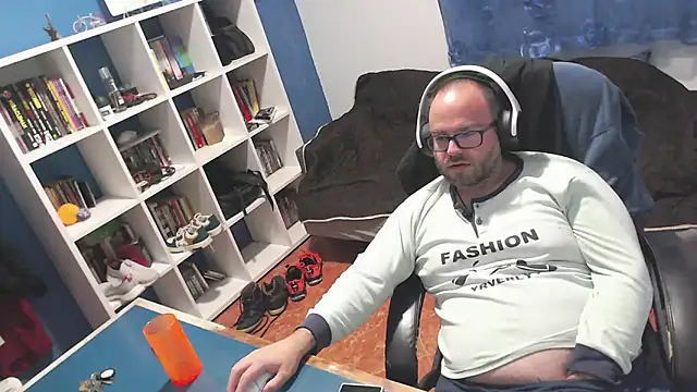 ravingr4d4 online show from 11.13.25