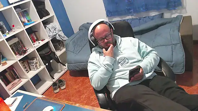 ravingr4d4 online show from 04.15.26