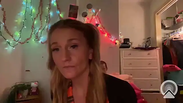 Snapshot of OriginalBarbieEst92 chatting on 01.01.25 OriginalBarbieEst92 online show from 01.01.25