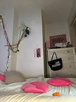 Snapshot of OriginalBarbieEst92 chatting on 01.10.25 OriginalBarbieEst92 online show from 01.10.25