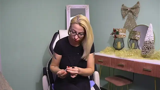 CelineConner online show from 12.17.24