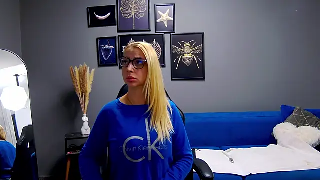 CelineConner online show from 09.17.25