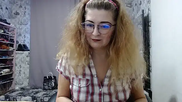 Helen1974 online show from 01.28.25