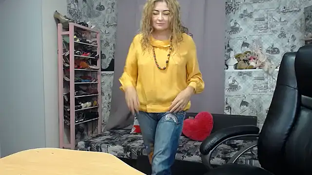 Snapshot of Helen1974 chatting on 10.06.25 Helen1974 online show from 10.06.25