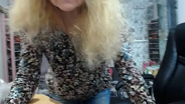 Snapshot of Helen1974 chatting on 10.07.25 Helen1974 online show from 10.07.25