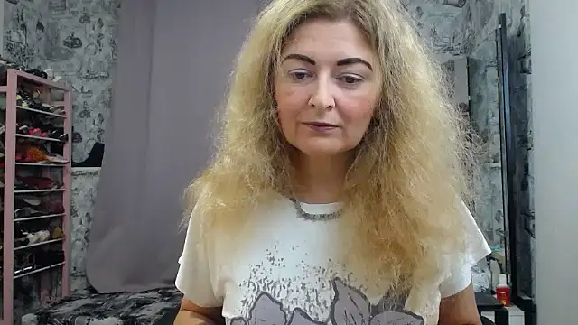 Snapshot of Helen1974 chatting on 10.14.25 Helen1974 online show from 10.14.25