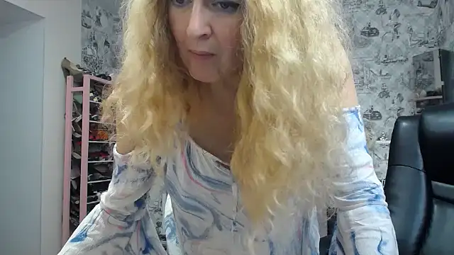 Snapshot of Helen1974 chatting on 10.24.25 Helen1974 online show from 10.24.25