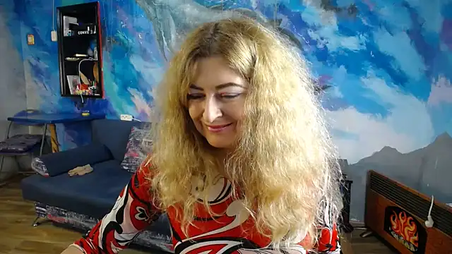 Snapshot of Helen1974 chatting on 10.29.25 Helen1974 online show from 10.29.25