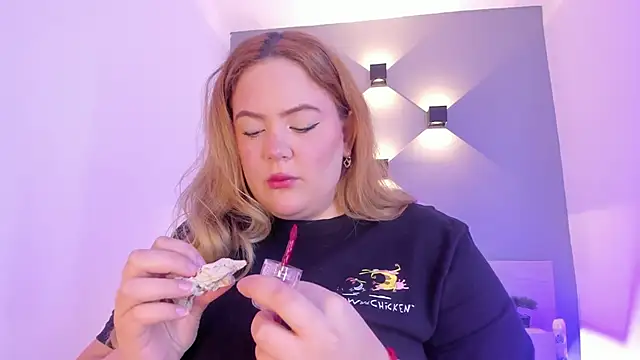 sophiarossee  online show from 01.24.25