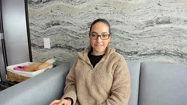 Snapshot of Sophi__a chatting on 02.11.25 Sophi  a online show from 02.11.25