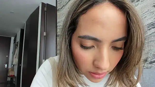 Snapshot of Sophi__a chatting on 02.21.25 Sophi  a online show from 02.21.25