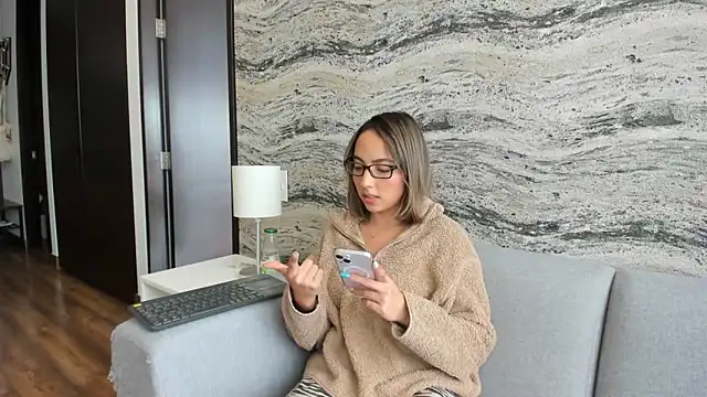 Snapshot of Sophi__a chatting on 03.05.25 Sophi  a online show from 03.05.25