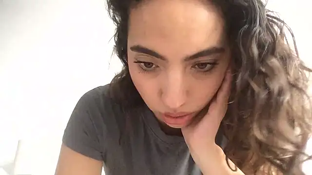 Sophi  a online show from 05.05.26