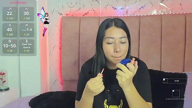 Snapshot of sexylaurita chatting on 09.30.25 sexylaurita online show from 09.30.25