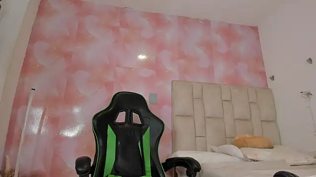 emily lean  online show from 10.03.25