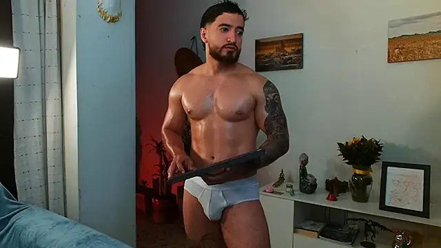 Snapshot of AndrewMartinez chatting on 10.03.25 AndrewMartinez online show from 10.03.25