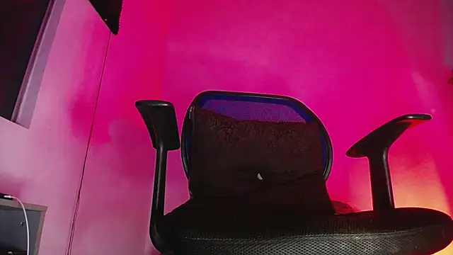 zacwatson  online show from 12.18.25