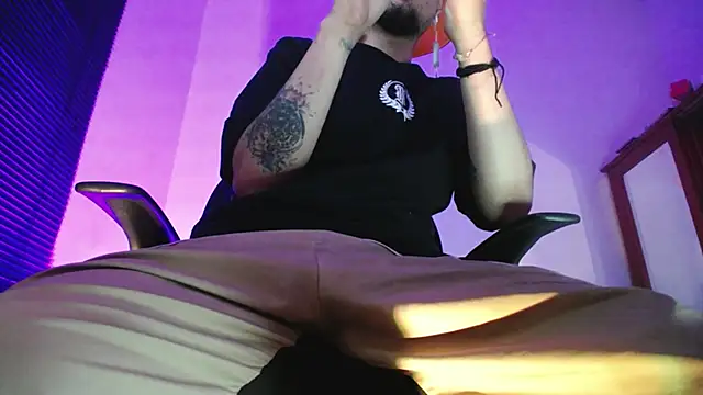 zacwatson  online show from 03.11.26