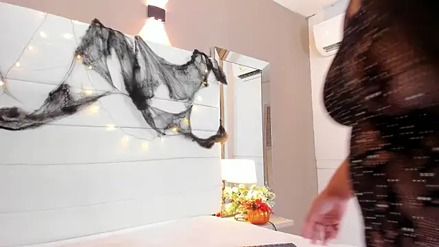 Snapshot of Lilly_2809_ chatting on 10.22.25 Lilly 2809 online show from 10.22.25