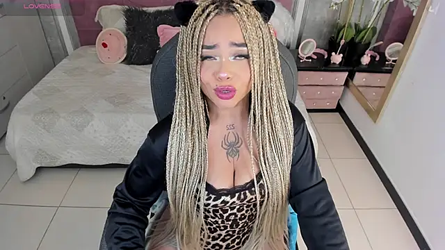 conny  curly online show from 11.18.25