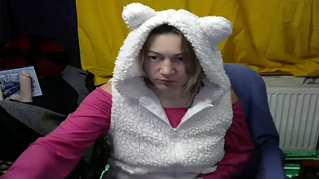 Snapshot of wLESLYMOSw chatting on 12.17.24 wLESLYMOSw online show from 12.17.24