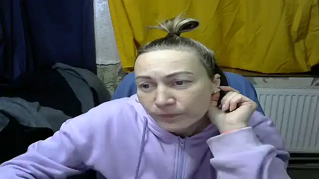 Snapshot of wLESLYMOSw chatting on 12.22.24 wLESLYMOSw online show from 12.22.24