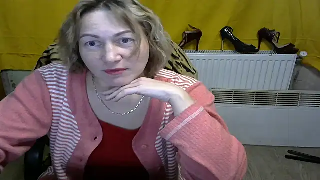 Snapshot of wLESLYMOSw chatting on 01.28.25 wLESLYMOSw online show from 01.28.25