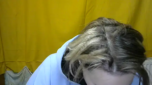 Snapshot of wLESLYMOSw chatting on 03.12.25 wLESLYMOSw online show from 03.12.25