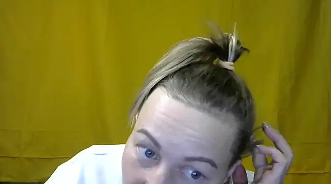 Snapshot of wLESLYMOSw chatting on 03.22.25 wLESLYMOSw online show from 03.22.25