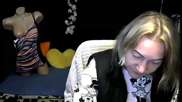 wLESLYMOSw online show from 11.03.25