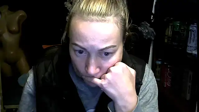 wLESLYMOSw online show from 11.18.25