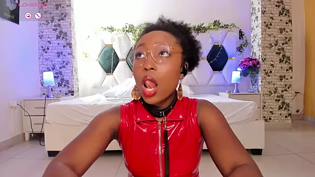 EmmaSanzz  online show from 01.10.25