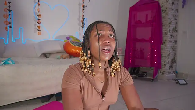 EmmaSanzz  online show from 10.27.25