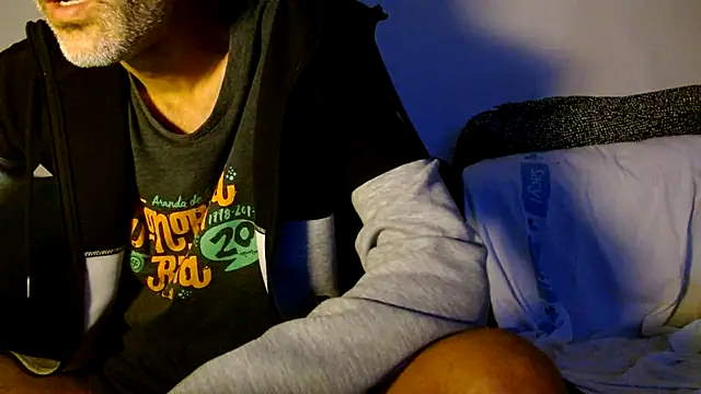 Snapshot of gaditanoxcyl chatting on 10.26.25 gaditanoxcyl online show from 10.26.25