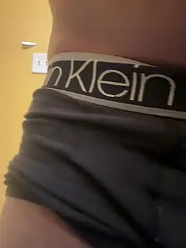 Snapshot of VFuck4U_xxx chatting on 02.14.25 VFuck4U xxx online show from 02.14.25