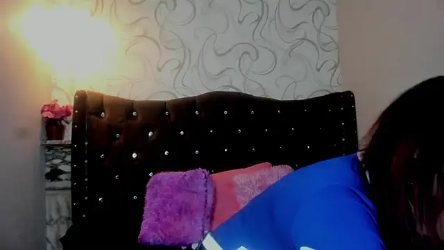 Snapshot of moniquehicks chatting on 10.15.25 moniquehicks online show from 10.15.25