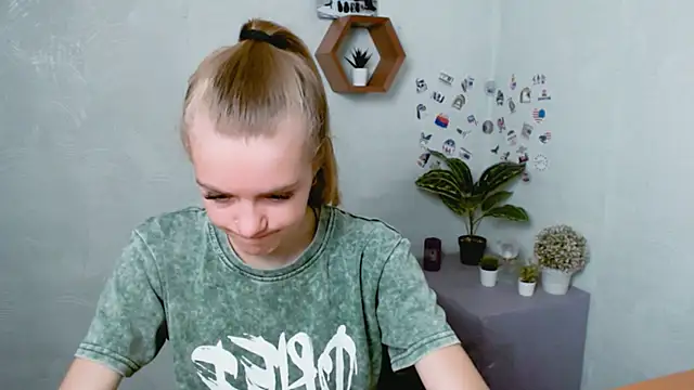 AliceFlirtt  online show from 09.18.25