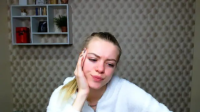 AliceFlirtt  online show from 10.22.25