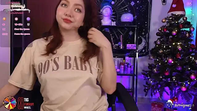 Snapshot of LilyVelvett chatting on 12.11.24 LilyVelvett online show from 12.11.24