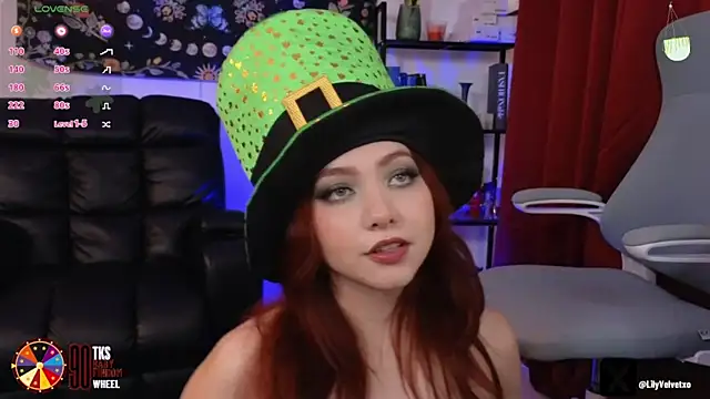 Snapshot of LilyVelvett chatting on 03.18.25 LilyVelvett online show from 03.18.25