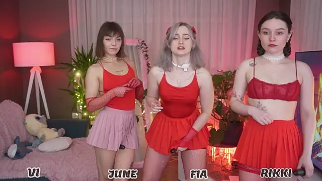 Snapshot of your_favoritegirls chatting on 10.06.25 your favoritegirls online show from 10.06.25