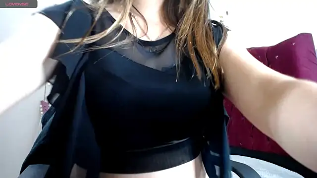 Snapshot of Luna_girlhot_ chatting on 12.18.24 Luna girlhot  online show from 12.18.24